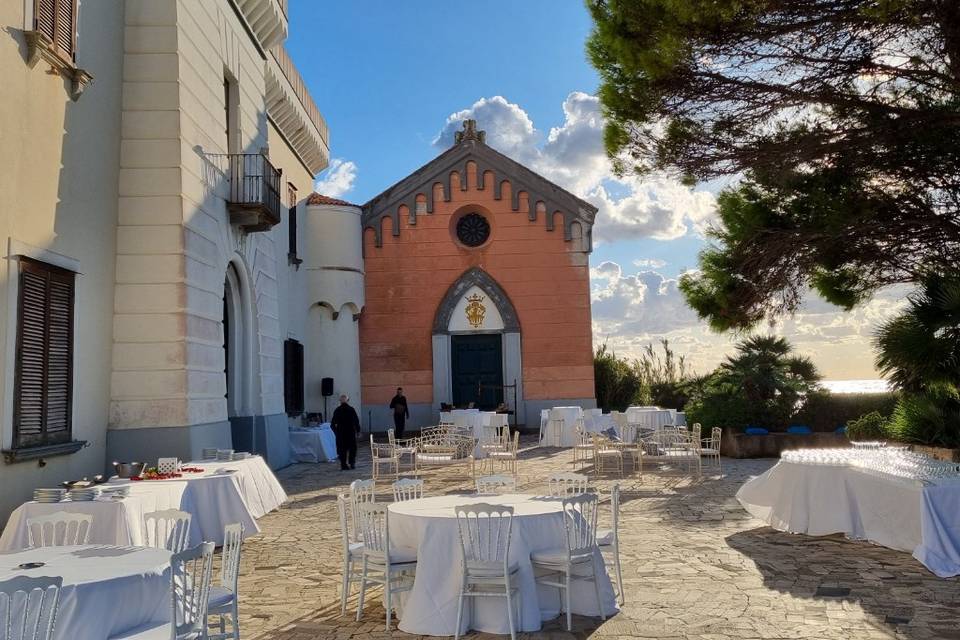 Aperitif on the churchyard