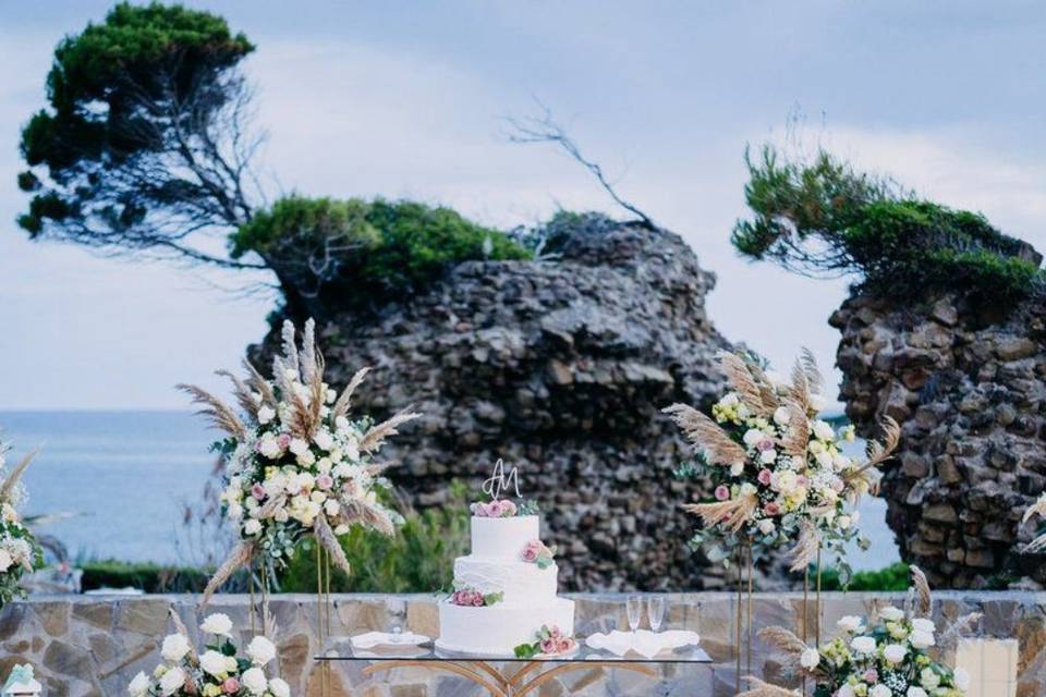 Wedding cake cut scenery