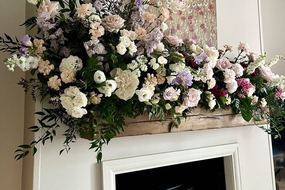 Mantlepiece arrangement