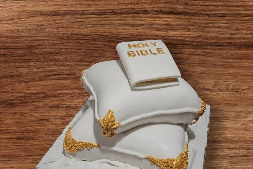 2 tier pillow cake