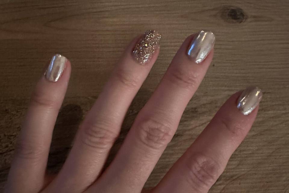 Chrome and glitter nails