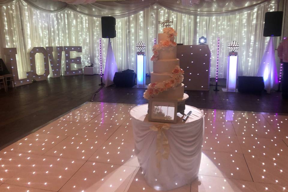 Wedding cake table