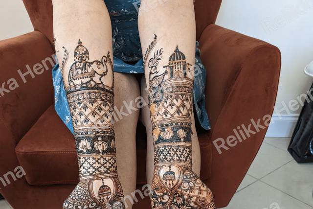 Intricate bridal henna