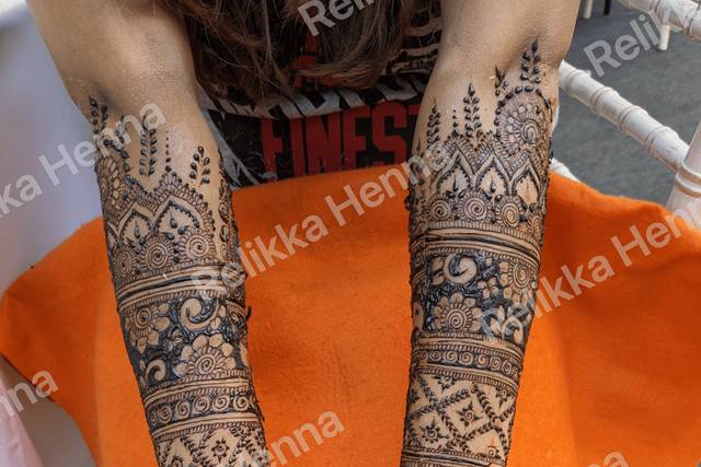 Intricate bridal henna