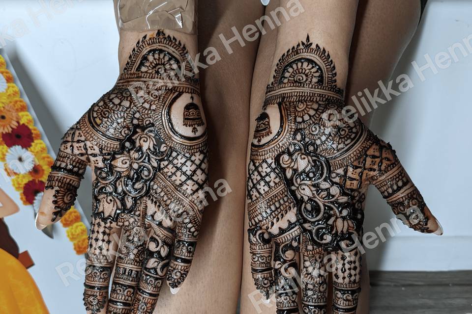 Intricate bridal henna