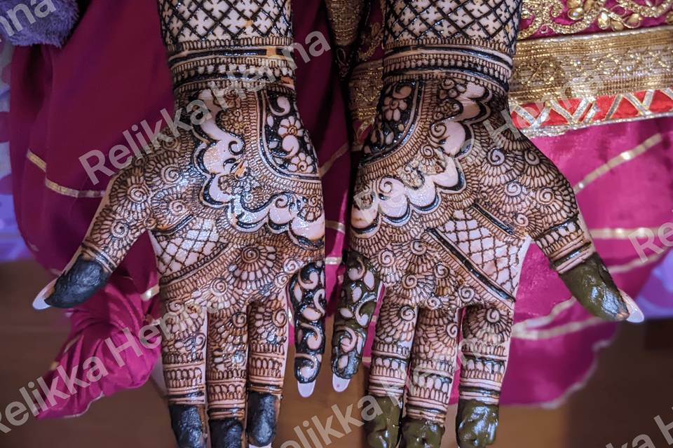 Intricate bridal henna