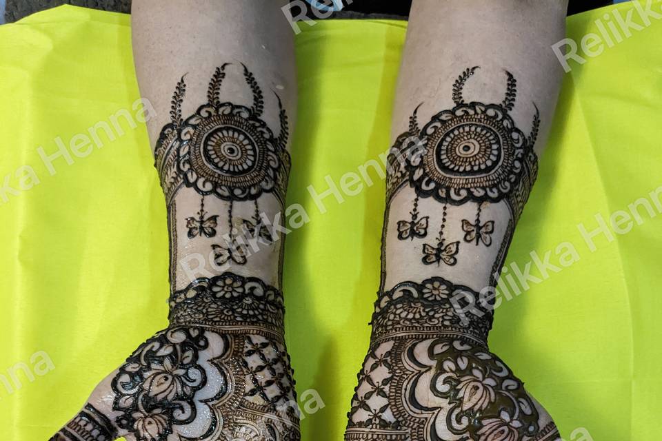 Intricate bridal henna