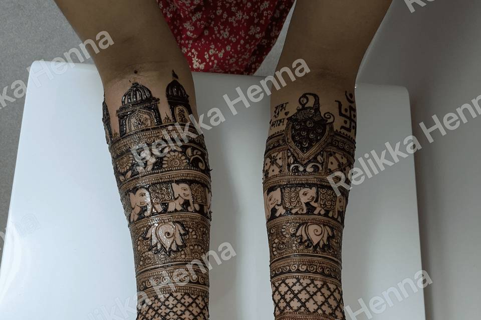 Intricate bridal henna