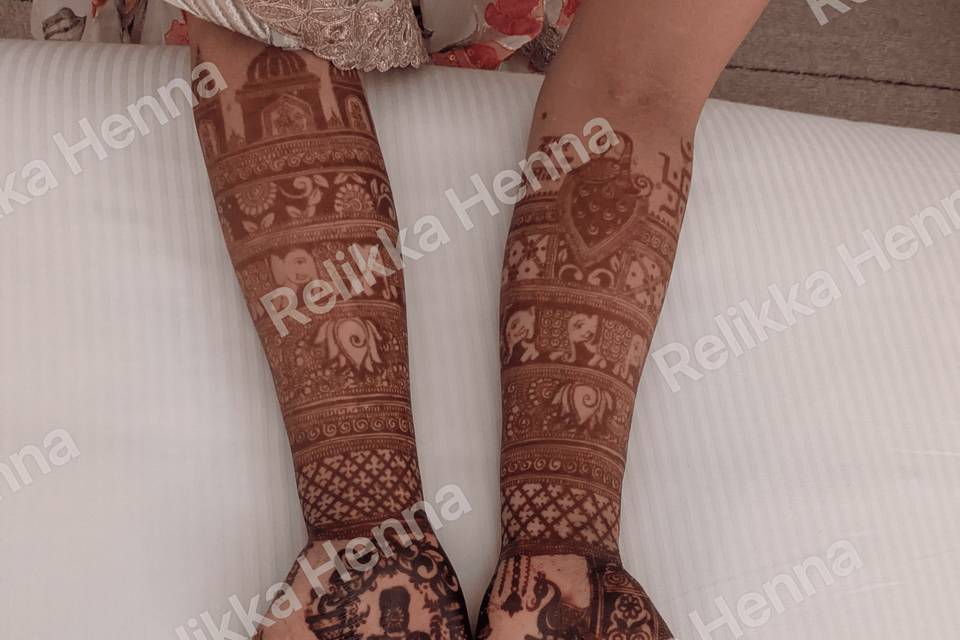 Intricate bridal henna