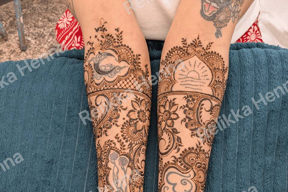 Intricate bridal henna
