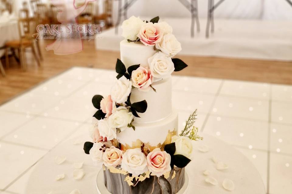 4 tier wedding cake with effec