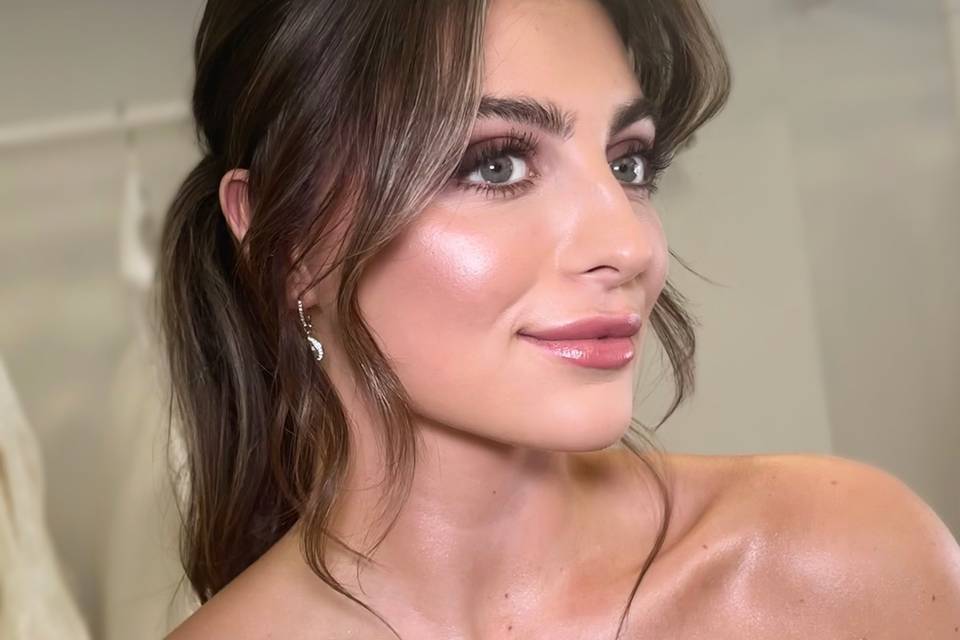 Glowy soft glam makeup