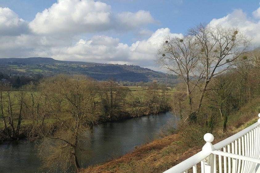 Llanwenarth Hotel & Riverside Restaurant