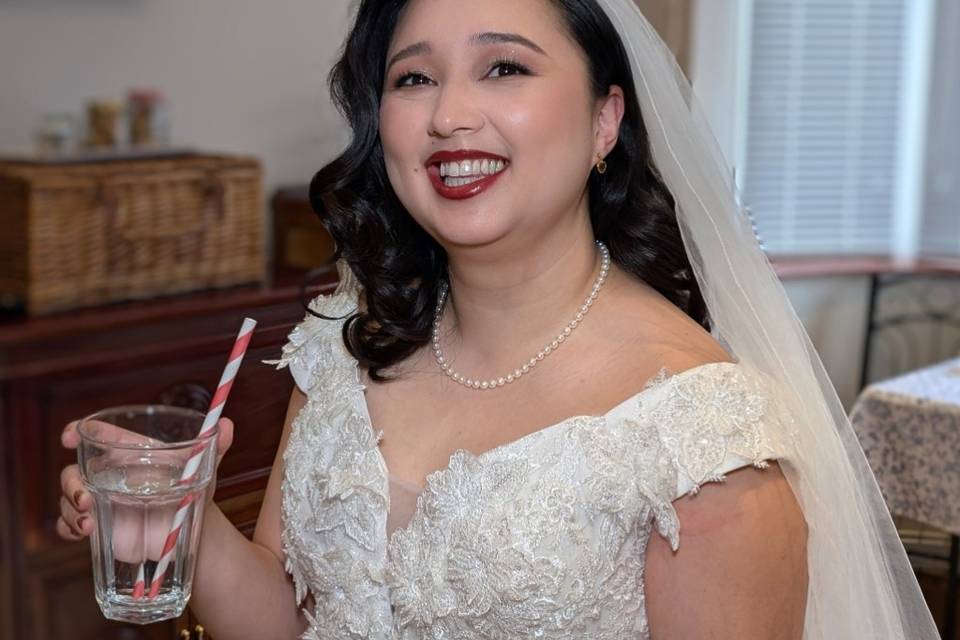 Vintage pin-up bride