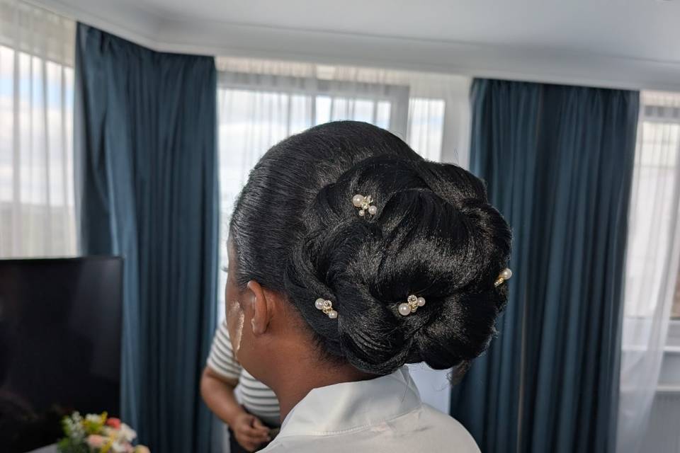 Statement bun + silk press
