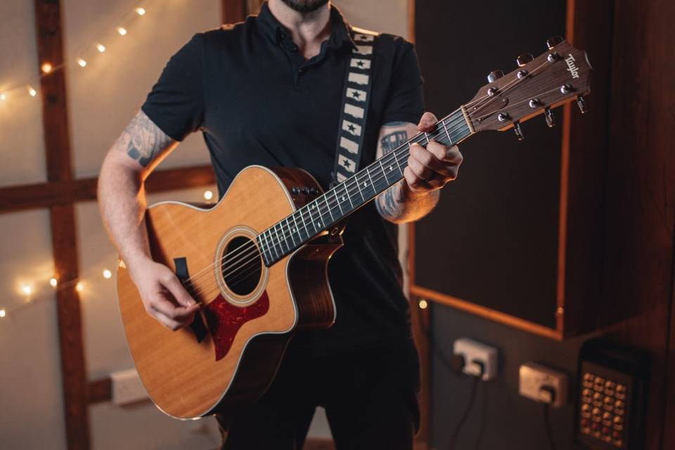 Josh Singer & Guitarist