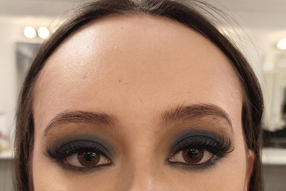 Smoky eyes with nude lipstick