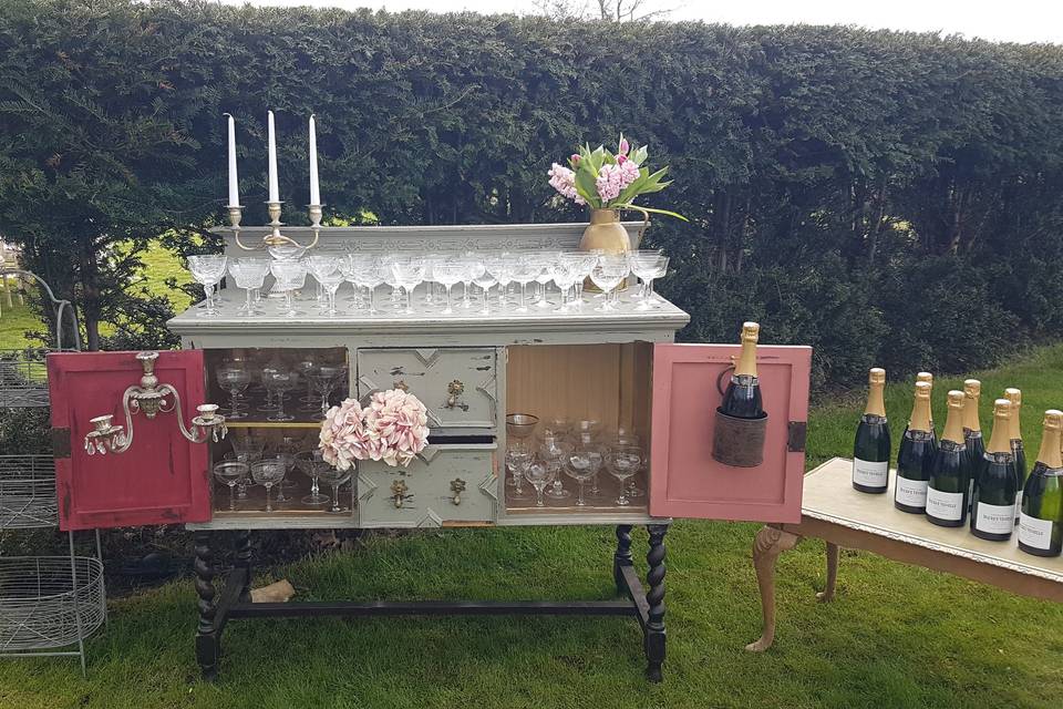 Hire of vintage cocktail bar