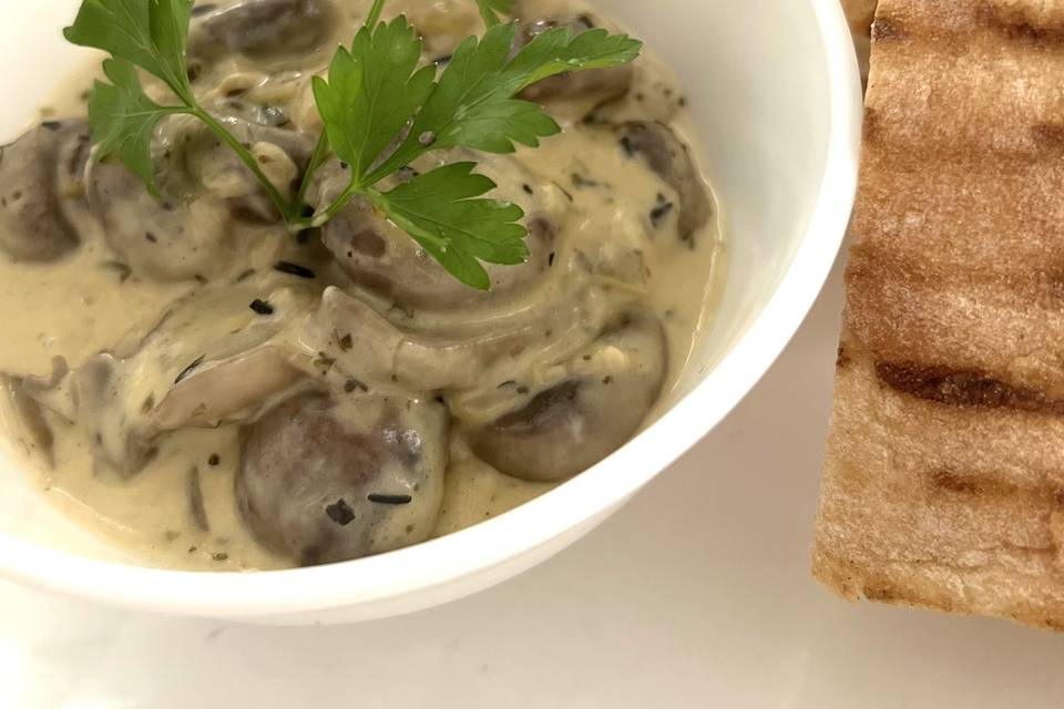 Creamy garlic mushrooms