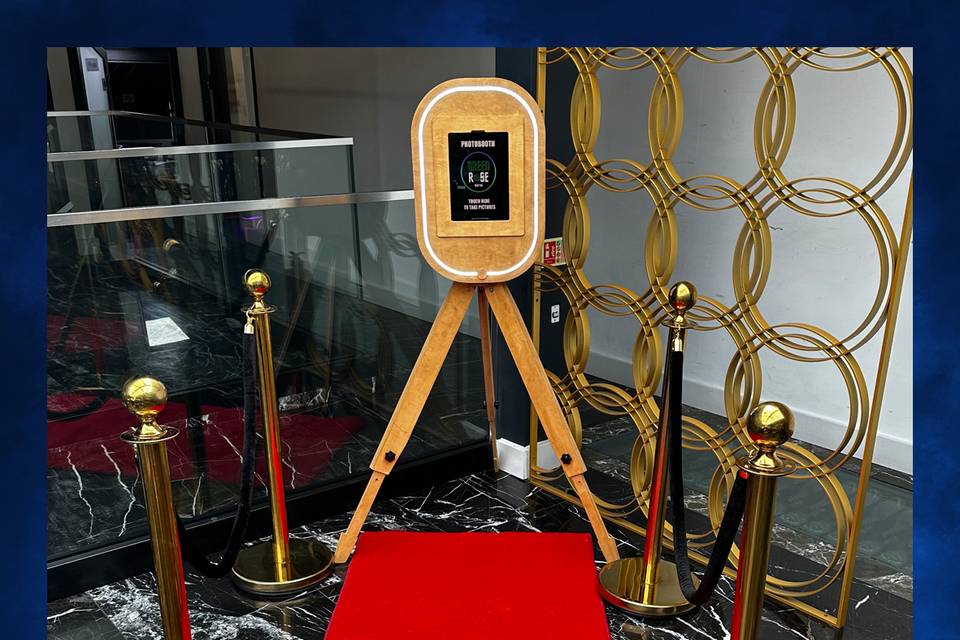 Rustic selfie pod (red carpet)