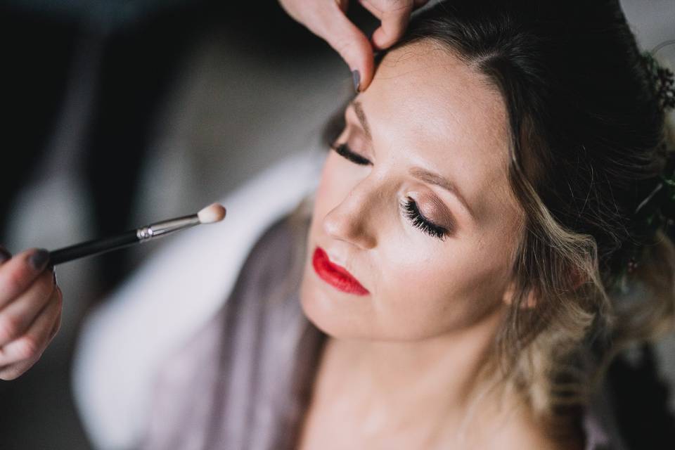 Glamourous wedding makeup