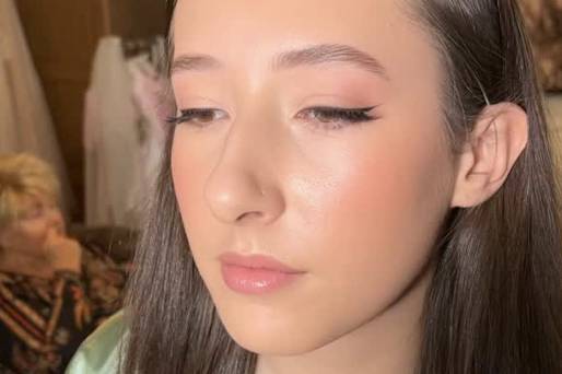 Winged liner bridesmaid