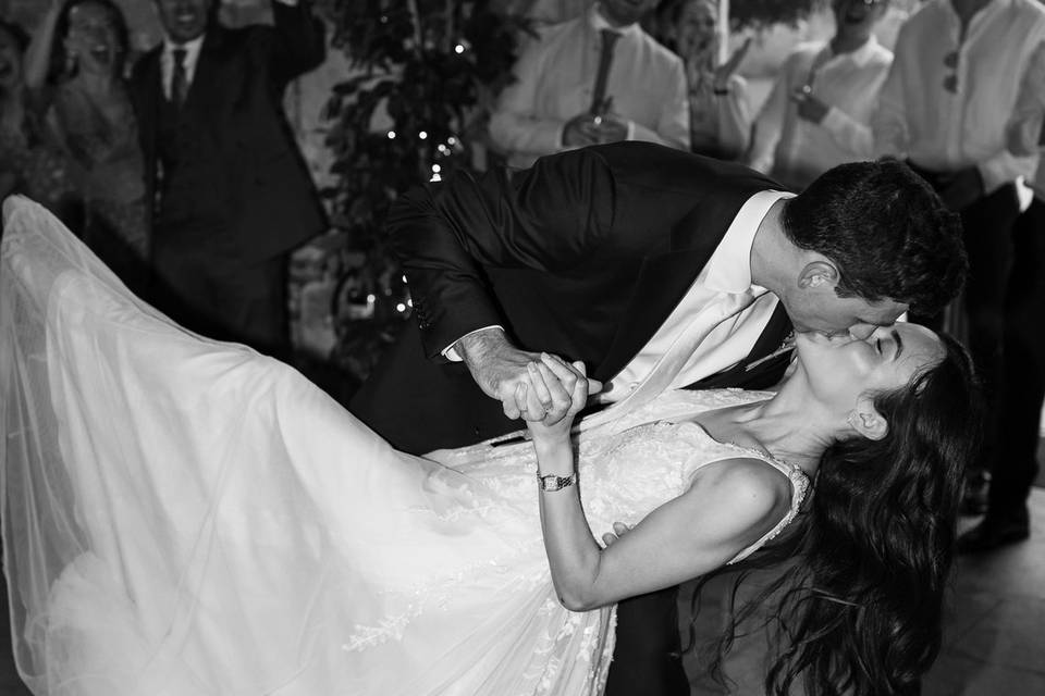 Dip kiss during first dance