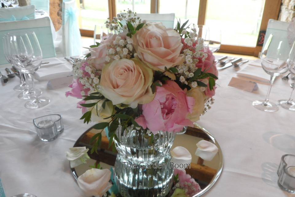 Hydrangea and rose table centre