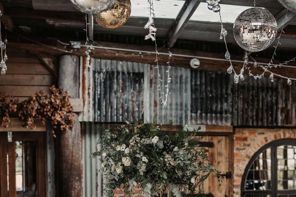 Oak Tree Barn Weddings