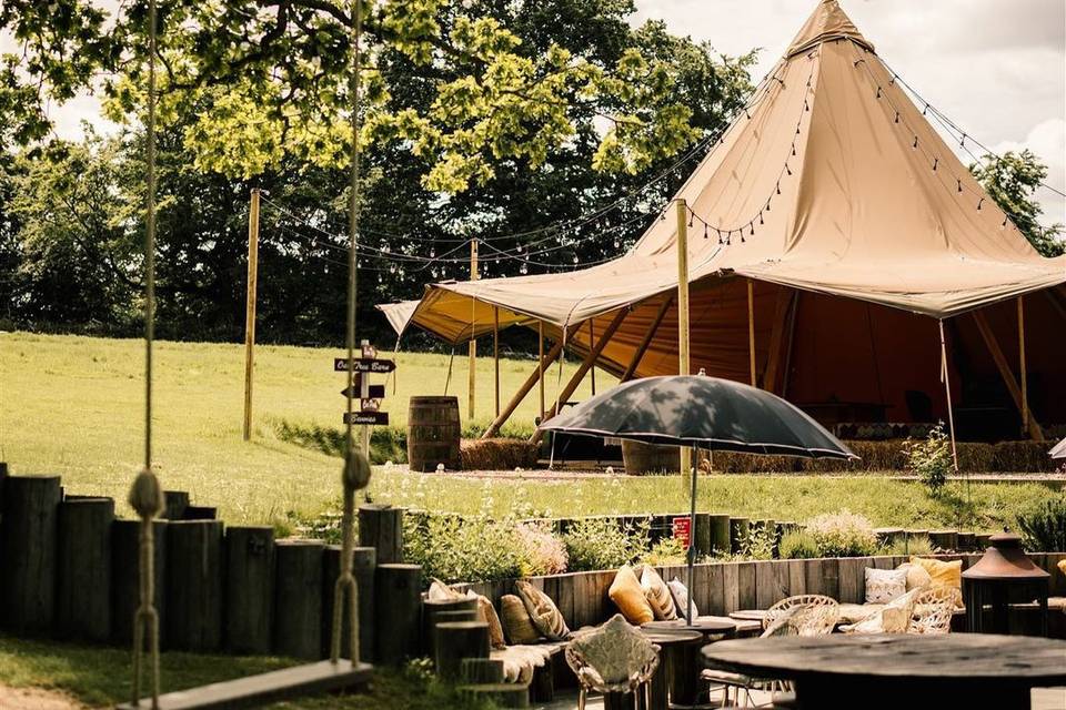 Oak Tree Barn Weddings