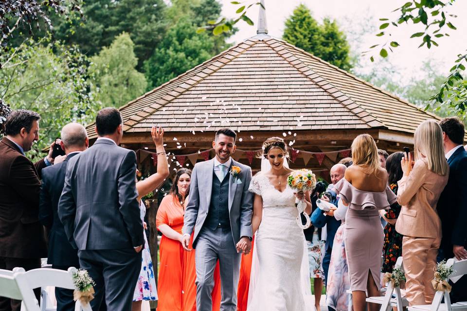 The new Mr & Mrs - Confetti shot!