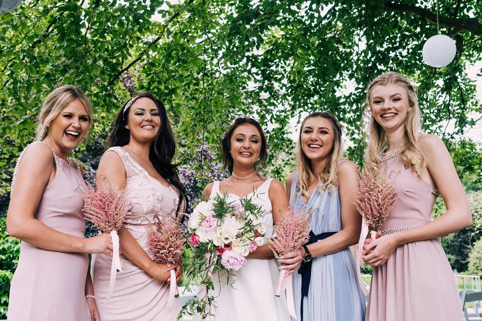 The beautiful Bride & Bridesmaids!