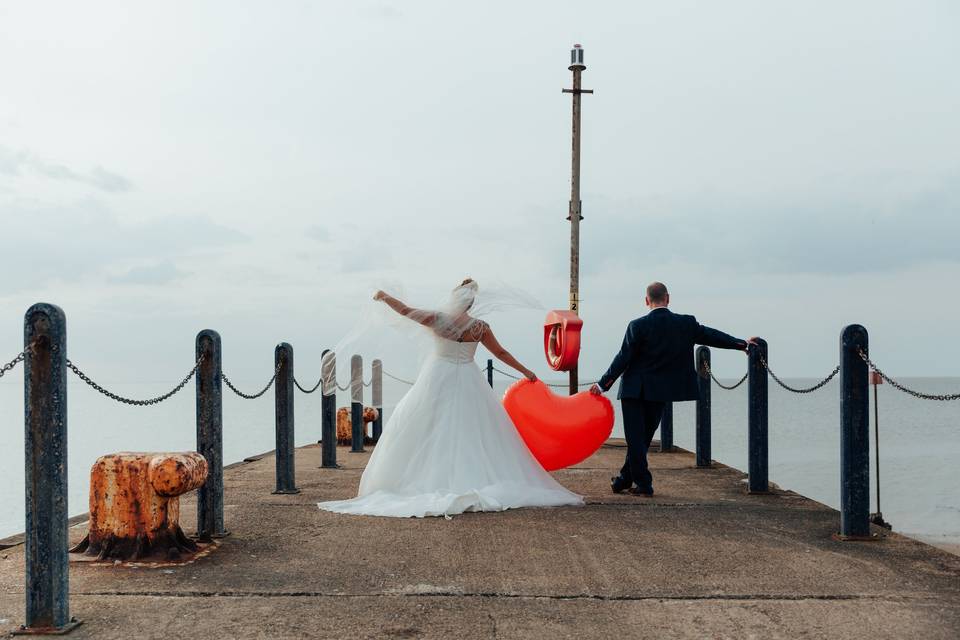 Alternative wedding group shots