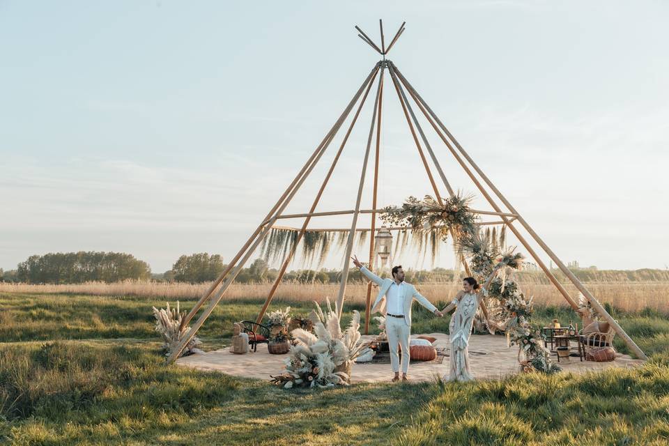 Boho wedding in the wild