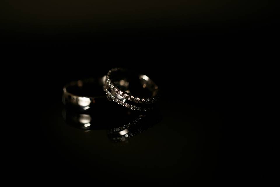 Artistic wedding rings