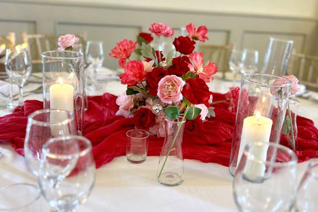 Pink and red centrepieces