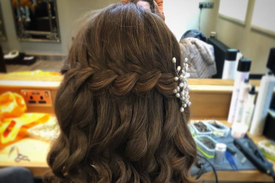 Plait crown with waves