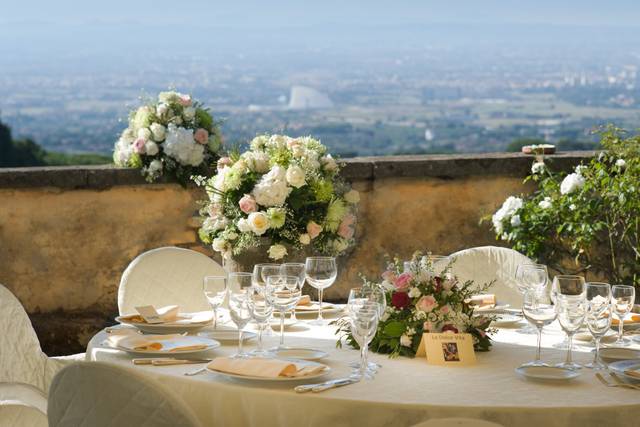 OVERLOOKING ON ROME