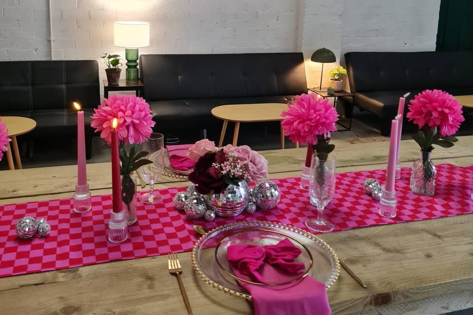 Red and pink tablescape