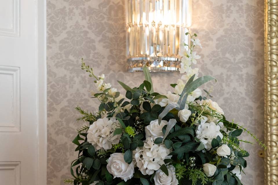 Pillar floral round design