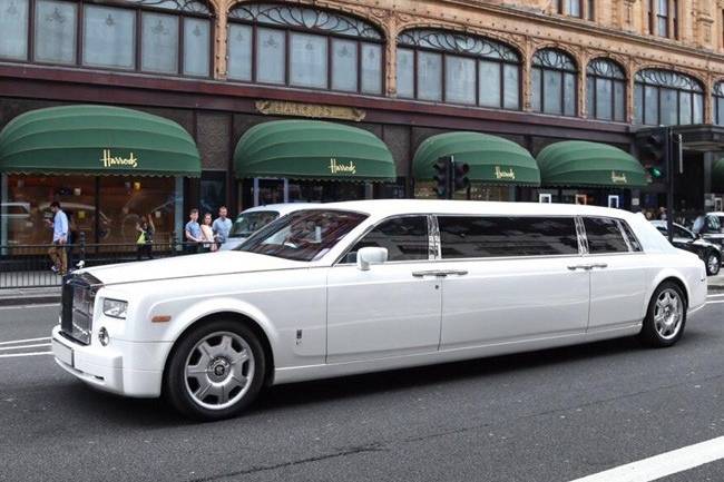 ROLLS ROYCE PHANTOM LIMO HIRE