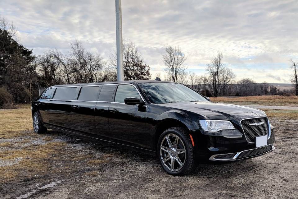 CHRYSLER LIMOS [BABY BENTLEY] HIRE