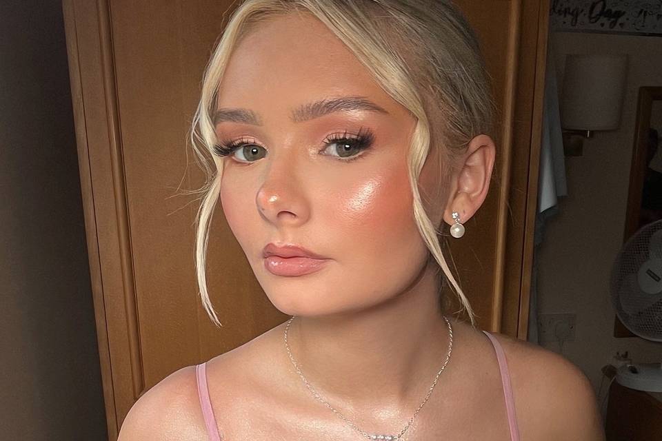 Bridesmaid glow
