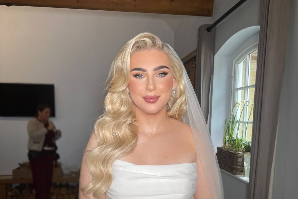 Elegant bridal makeup