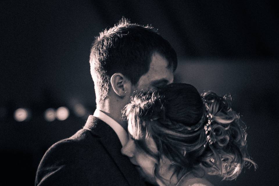 Intimate first dance B&W