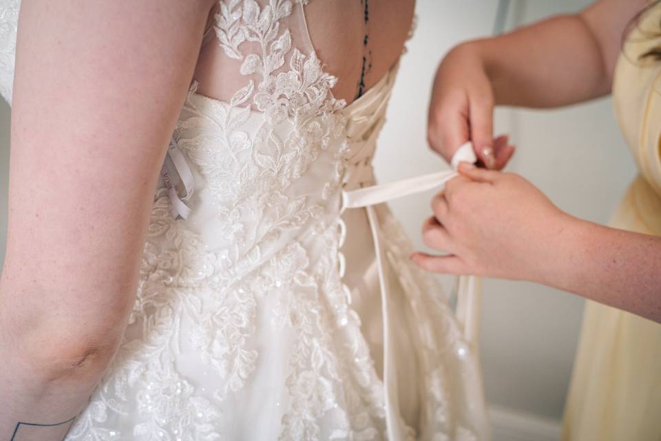 Tighting the dress