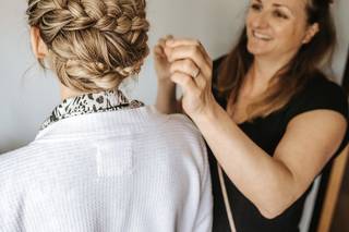 Amanda Roberts Hair & Makeup