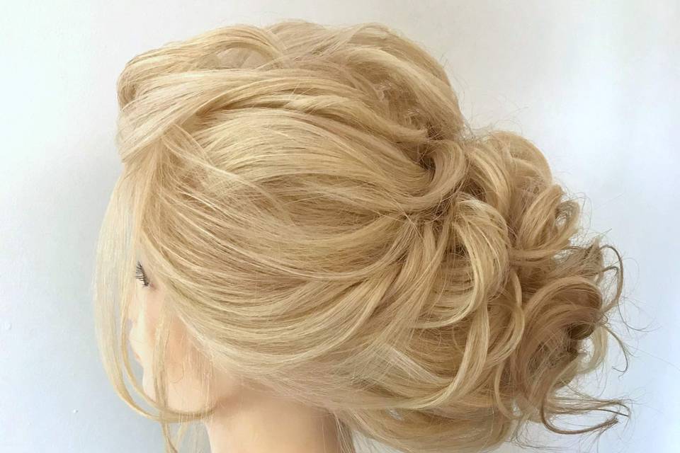 Soft glam up do