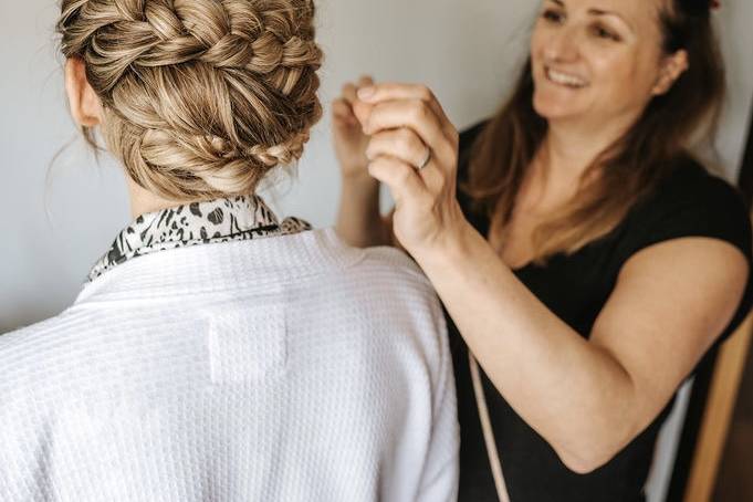 Amanda Roberts Hair & Makeup