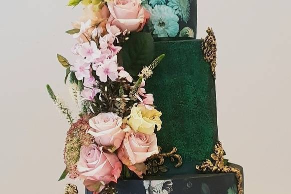 Vintage green and gold floral on cake